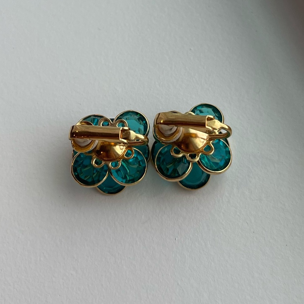 Vintage Clip On Earrings - Picture 7 of 7